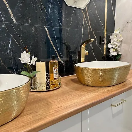 Golden Luxury * Nowy Dwor Mazowiecki